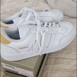 Adidas cloud format comfort sneakers